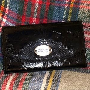NWOT BLACK KENNETH COLE REACTION Wallet